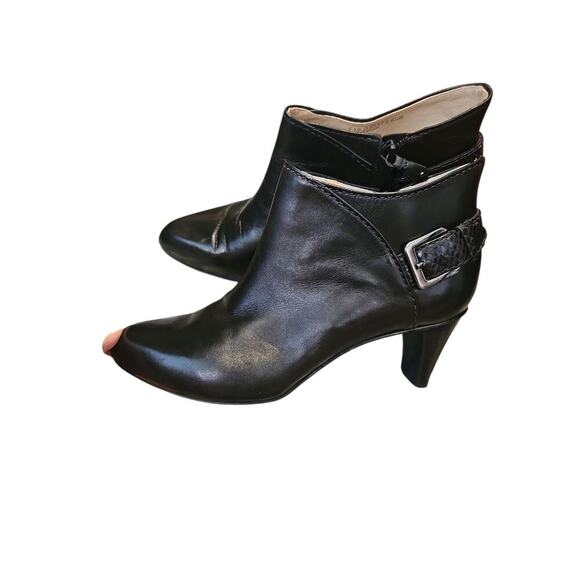 Women Cole Haan black leather ankle boots sz 6.5 booties